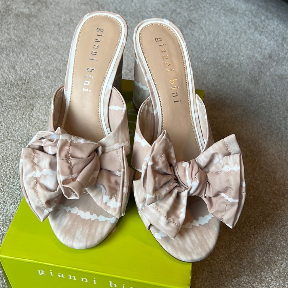 Gianni Bini sandals with modern 4” heel NWT